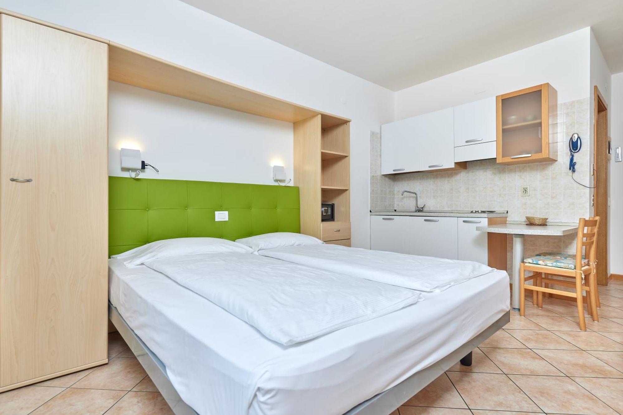 Residence San Luigi Лімоне-суль-Гарда Екстер'єр фото