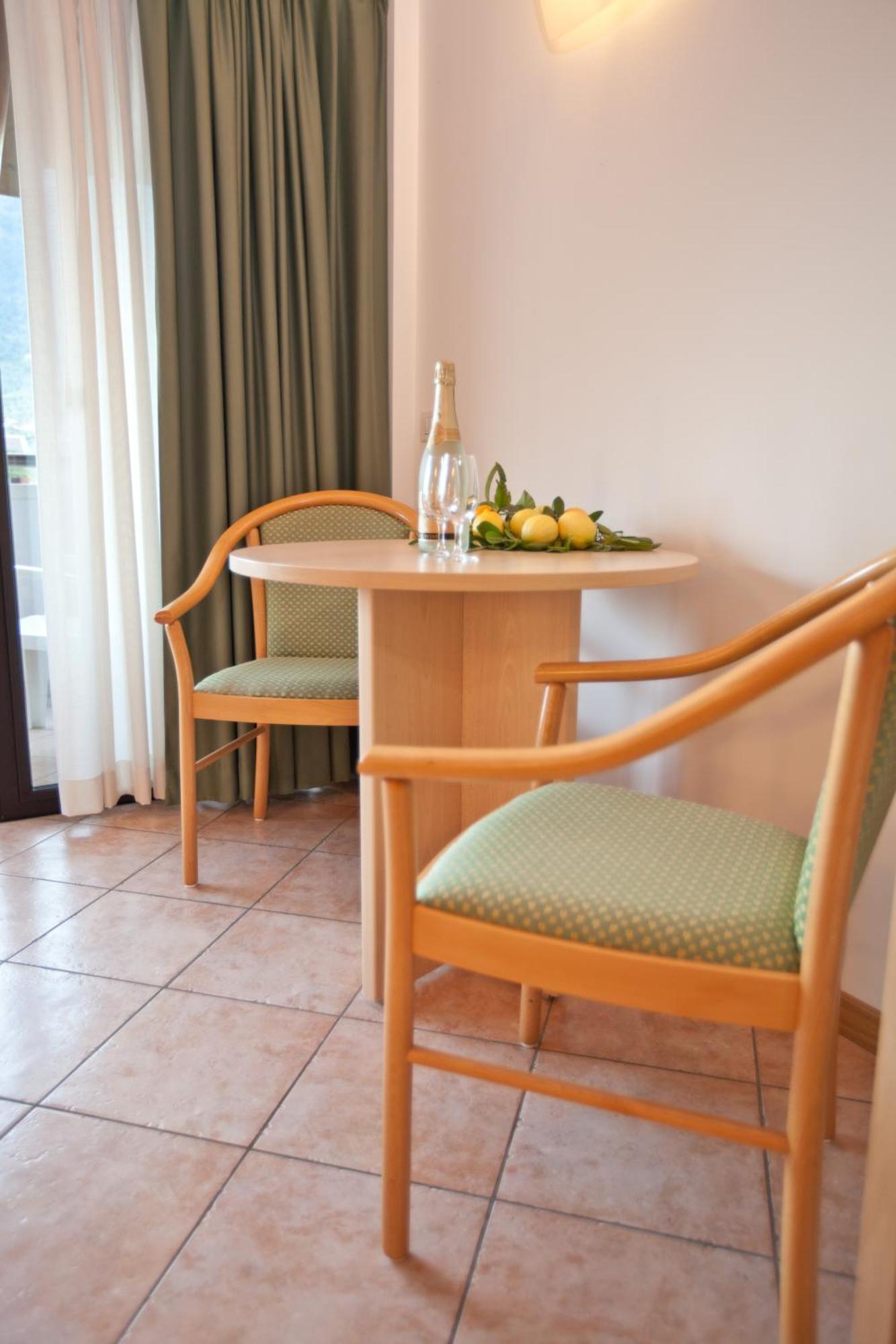 Residence San Luigi Лімоне-суль-Гарда Екстер'єр фото